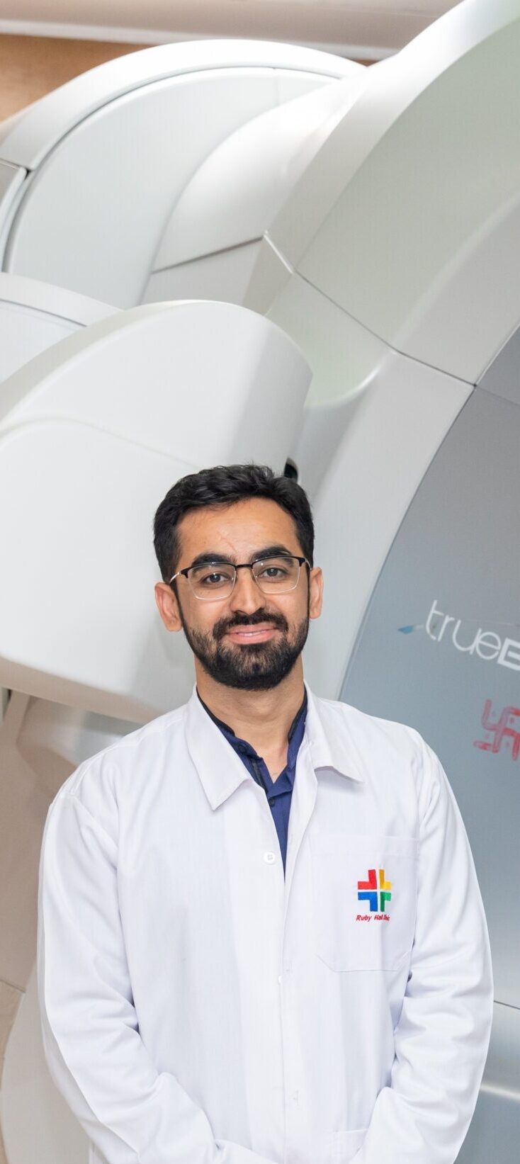 Dr Neeraj Dhingra, experienced radiation oncologist treating cancer patients in Pune