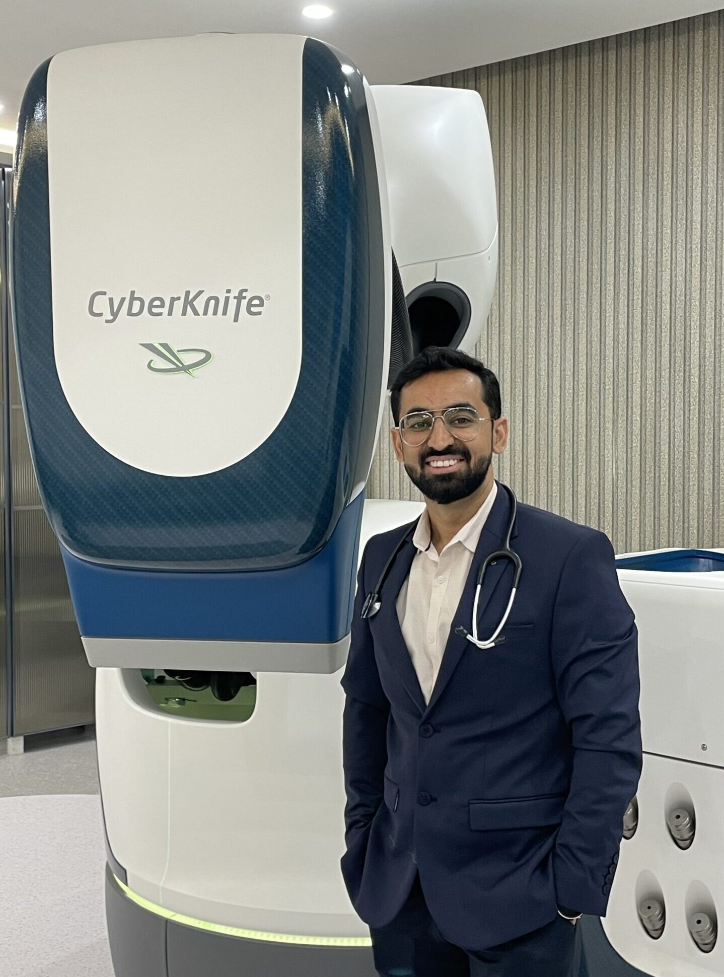 Dr Neeraj Dhingra, experienced radiation oncologist treating cancer patients in Pune